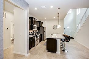 Saltwater Pool Private Pool Luxury Home! 6 Bedroom Home by RedAwning