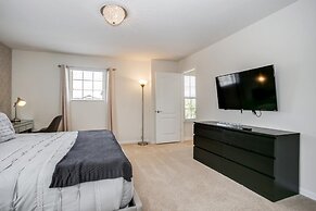 Saltwater Pool Private Pool Luxury Home! 6 Bedroom Home by RedAwning