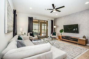 Saltwater Pool Private Pool Luxury Home! 6 Bedroom Home by RedAwning