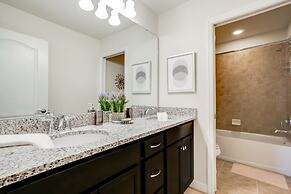 Saltwater Pool Private Pool Luxury Home! 6 Bedroom Home by RedAwning