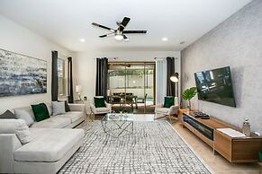 Saltwater Pool Private Pool Luxury Home! 6 Bedroom Home by RedAwning