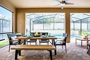Saltwater Pool Private Pool Luxury Home! 6 Bedroom Home by RedAwning
