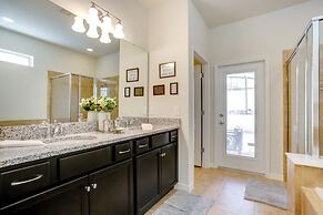 Saltwater Pool Private Pool Luxury Home! 6 Bedroom Home by RedAwning