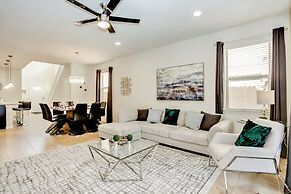 Saltwater Pool Private Pool Luxury Home! 6 Bedroom Home by RedAwning