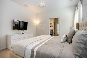 Saltwater Pool Private Pool Luxury Home! 6 Bedroom Home by RedAwning