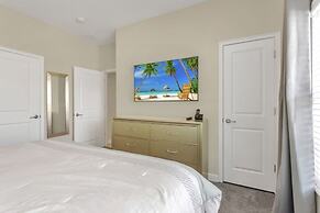 Storey Lake 4 Bed Townhome! 4 Bedroom Townhouse by Redawning