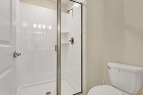 Storey Lake 4 Bed Townhome! 4 Bedroom Townhouse by Redawning