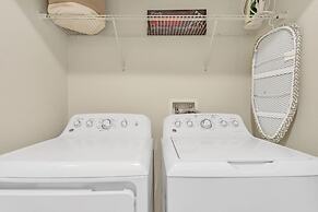 Storey Lake 4 Bed Townhome! 4 Bedroom Townhouse by Redawning