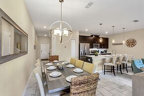 Storey Lake 4 Bed Townhome! 4 Bedroom Townhouse by Redawning