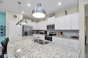 5 Bed Townhome! 5 Bedroom Townhouse by Redawning