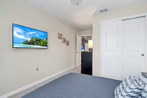 5 Bed Townhome! 5 Bedroom Townhouse by Redawning