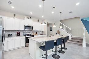 5 Bed Townhome! 5 Bedroom Townhouse by Redawning