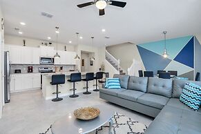 5 Bed Townhome! 5 Bedroom Townhouse by Redawning