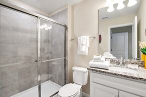 5 Bed Townhome! 5 Bedroom Townhouse by Redawning