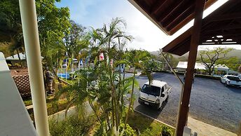 Hotel and Dive Center Roatan Yacht Club