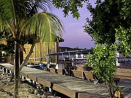 Hotel and Dive Center Roatan Yacht Club