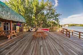 Hotel and Dive Center Roatan Yacht Club