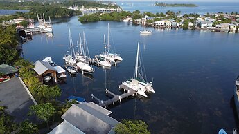 Hotel and Dive Center Roatan Yacht Club