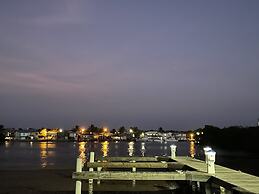 Hotel and Dive Center Roatan Yacht Club