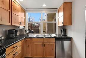 Hip Old Town North Gem! Near Breweries and River!