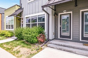 Spectacular Townhome near Breweries and River District!