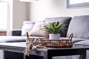 Spectacular Townhome near Breweries and River District!