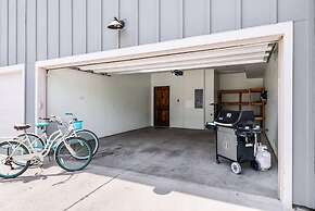 Spectacular Townhome near Breweries and River District!