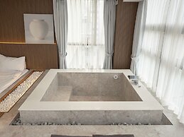 UH Suite The Myeongdong