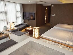 UH Suite The Myeongdong