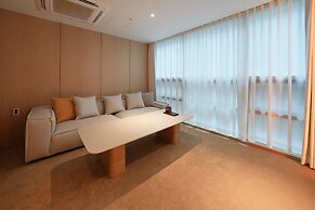 UH Suite The Myeongdong