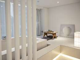 UH Suite The Myeongdong