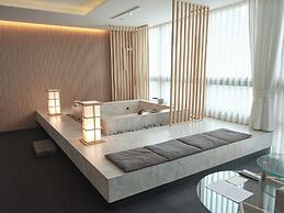 UH Suite The Myeongdong