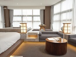 UH Suite The Myeongdong