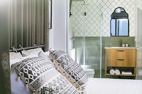 Vibrant Achziv Apartment