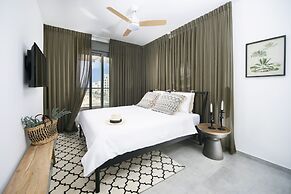 Vibrant Achziv Apartment