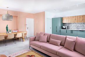 Vibrant Achziv Apartment
