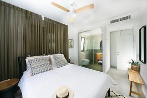 Vibrant Achziv Apartment