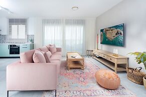 Vibrant Achziv Apartment