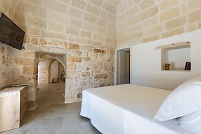 2220 Trulli Biancapetra by Perle di Puglia