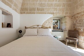 2220 Trulli Biancapetra by Perle di Puglia