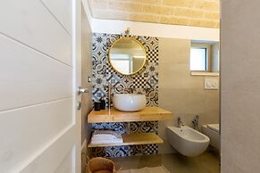 2220 Trulli Biancapetra by Perle di Puglia