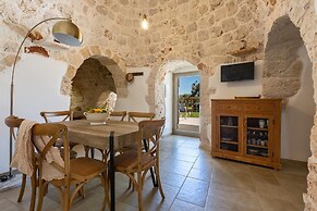 2220 Trulli Biancapetra by Perle di Puglia