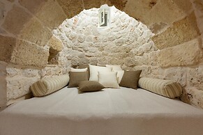 2220 Trulli Biancapetra by Perle di Puglia