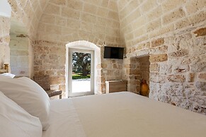 2220 Trulli Biancapetra by Perle di Puglia