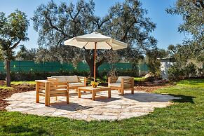 2220 Trulli Biancapetra by Perle di Puglia