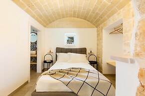 2220 Trulli Biancapetra by Perle di Puglia