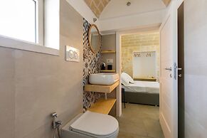 2220 Trulli Biancapetra by Perle di Puglia