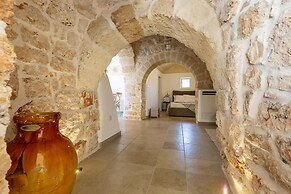 2220 Trulli Biancapetra by Perle di Puglia