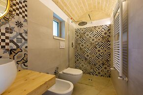 2220 Trulli Biancapetra by Perle di Puglia