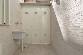 2252 Suite 79 by Barbarhouse